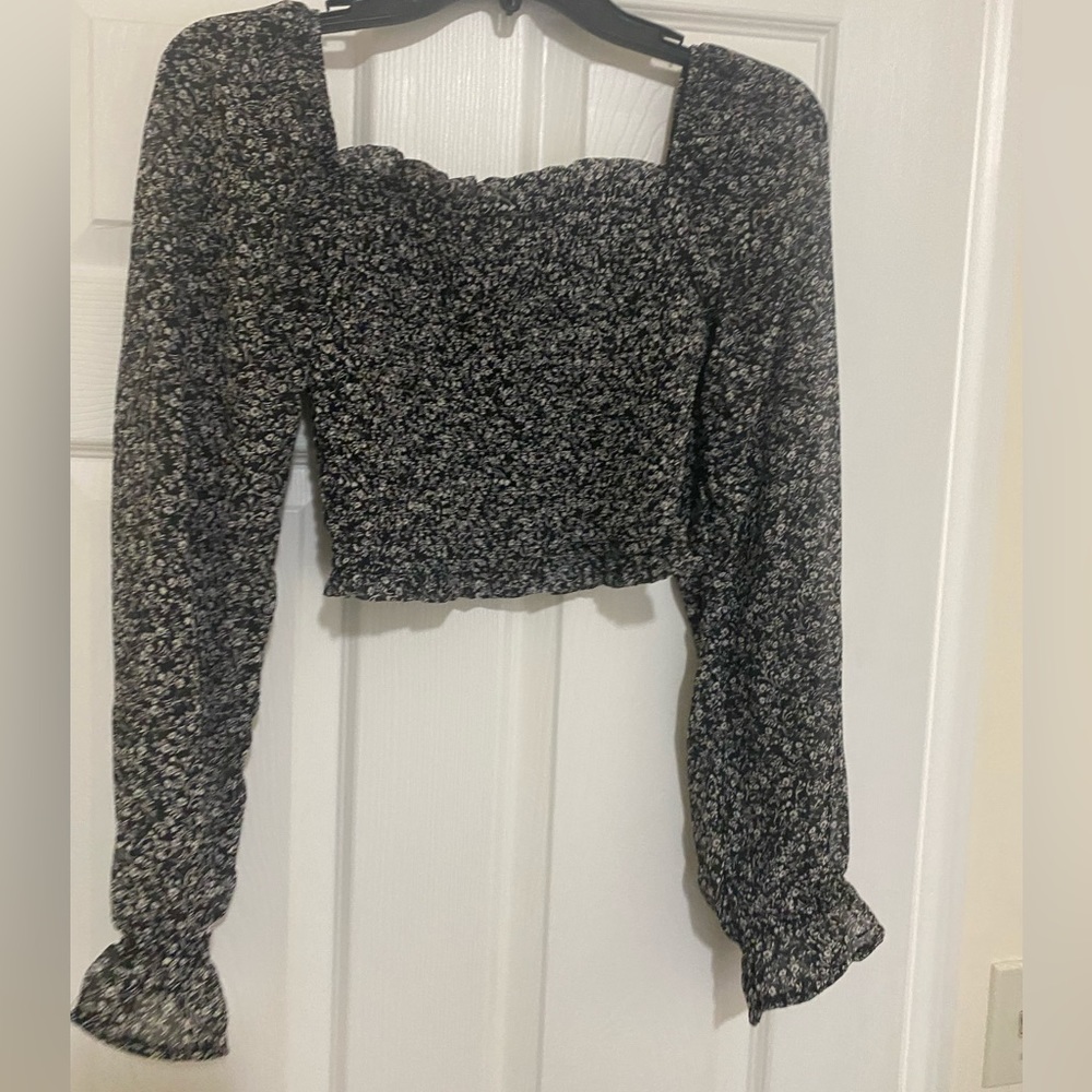 Dainty floral long sleeve crop top